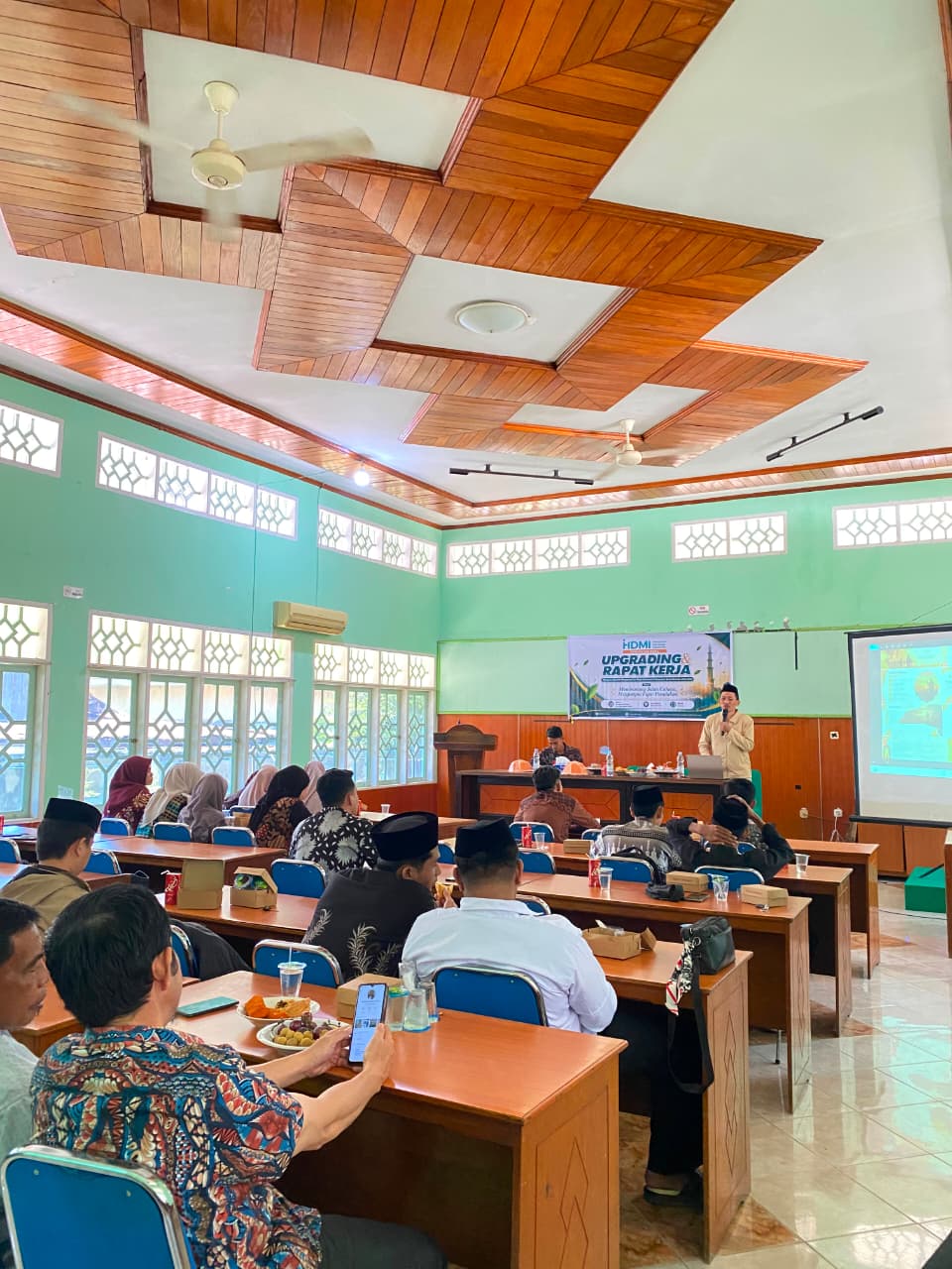 Suasana materi Upgrading dan Rapat Kerja PD HDMI Bone